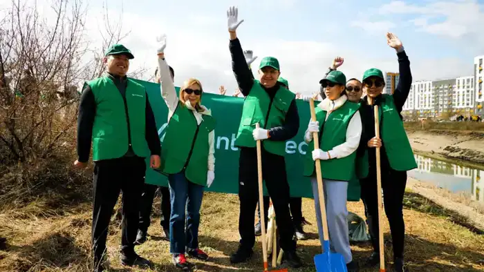 Более тысячи банкиров поддержали экологическую акцию «Таза Қазақстан» в Астане (7)