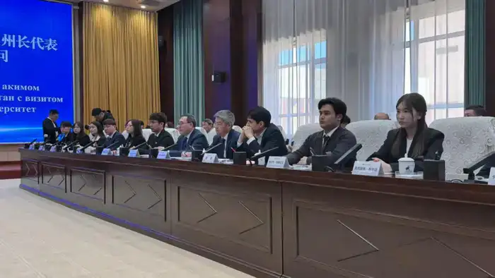 Марат Султангазиев встретился со студентами Алматинской области, обучающимися в Китае (2)