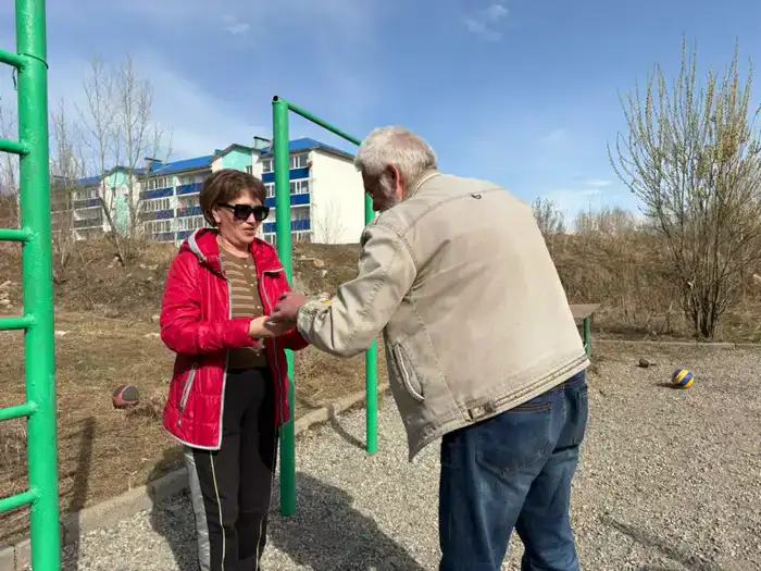 Жители Риддера на субботнике собрали более 5 тонн мусора (4)