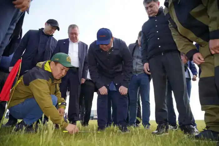 В ТУРКЕСТАНСКОЙ ОБЛАСТИ УСИЛИЛИ БОРЬБУ С САРАНЧОЙ (4)