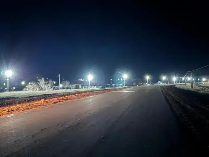 Установка уличного освещения в селе Гастелло улучшает безопасность и комфорт жителей