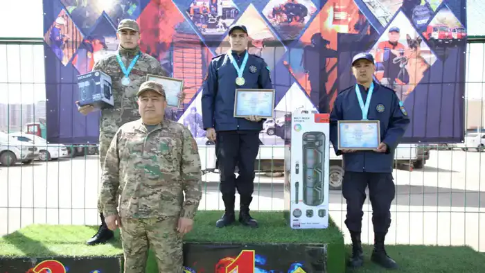 Пожарные как спринтеры: 25 этажей за три минуты в Карагандинской области