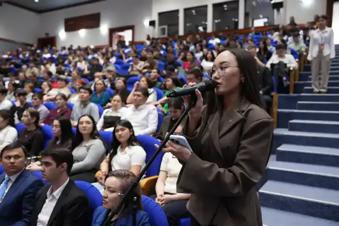 Студенты вузов со всего Казахстана приняли участие в экологическом часе «Экономь воду – сохраняй будущее!» (9)