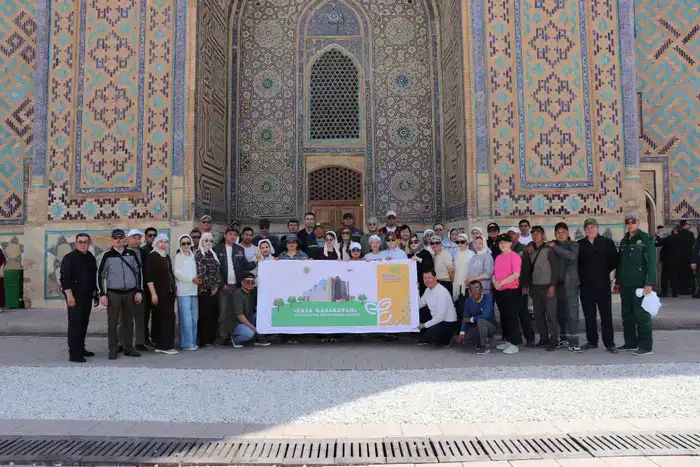 “ТАЗА ҚАЗАҚСТАН”: ПРОВЕДЕНА УБОРКА ВОЗЛЕ МАВЗОЛЕЯ ХОДЖА АХМЕДА ЯСАВИ (7)