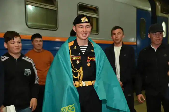 Возвращение морских волков: в Туркестане встретили героев морской пехоты