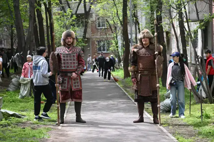 В восьми районах Алматы за один день вывезено свыше 2,5 тыс. кубометров отходов (6)