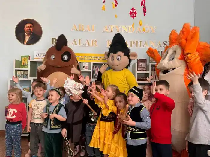 В библиотеке Караганды стартовали встречи детей с казахстанскими издателями (2)
