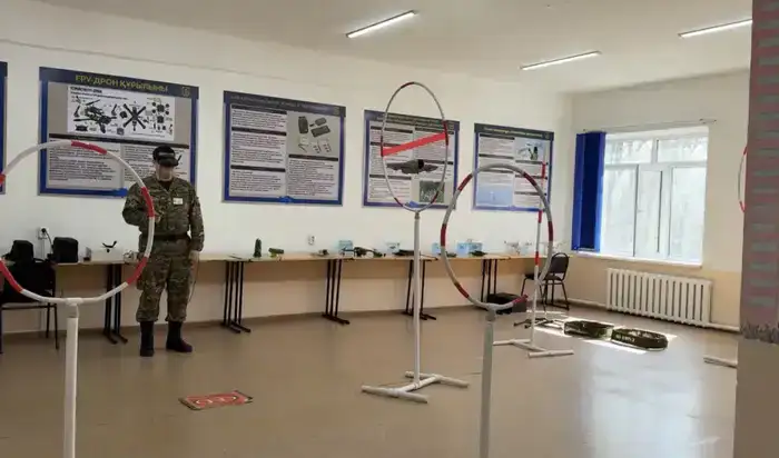 В Карагандинском вузе готовят операторов БПЛА: на военной кафедре открыто новое направление подготовки (6)