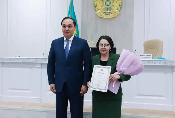 Ербол Карашукеев принял участие в очередной сессии областного маслихата (9)