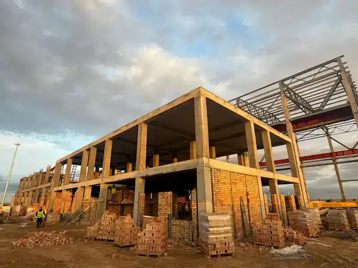 ТУРКЕСТАН: В АРЫСИ АКТИВНО СТРОИТСЯ ЦЕНТР ОБСЛУЖИВАНИЯ ЭЛЕКТРОВОЗОВ (4)