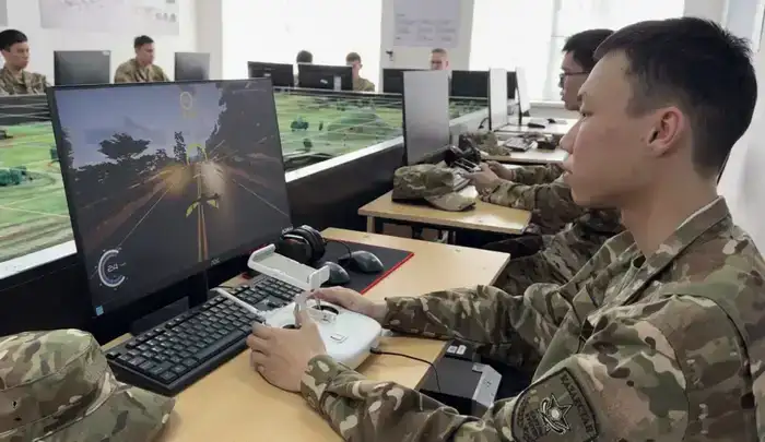 В Карагандинском вузе готовят операторов БПЛА: на военной кафедре открыто новое направление подготовки (3)