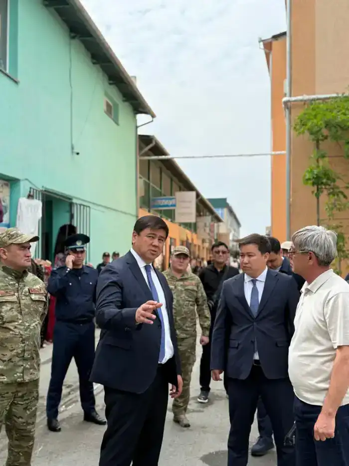 В ТУРКЕСТАНЕ ВЗЯТЫ ПОД КОНТРОЛЬ БЕЗОПАСНОСТЬ И ЧИСТОТА НА РЫНКАХ (2)