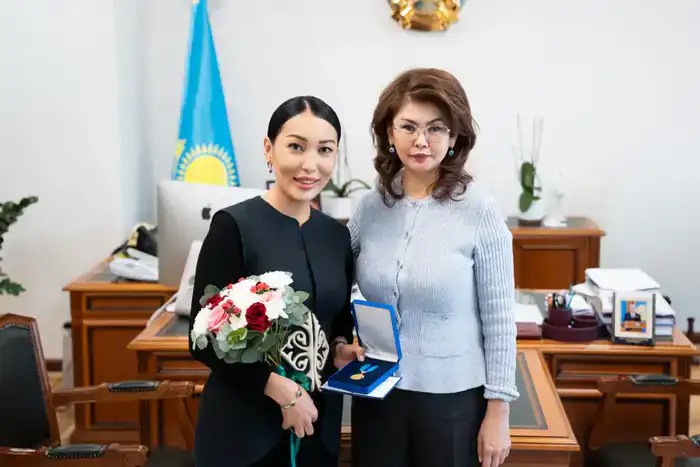 Самал Ибраева награждена медалью за заслуги Шымкенте