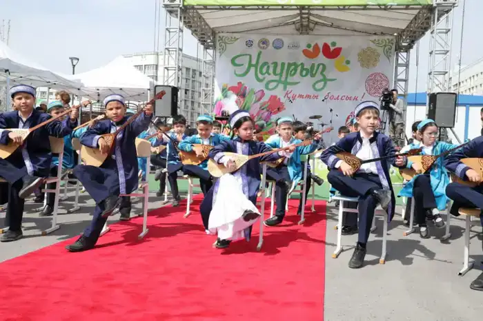 В Алматы прошла акция по озеленению, объединяющая педагогов и молодежь в рамках программы «Таза Қазақстан»