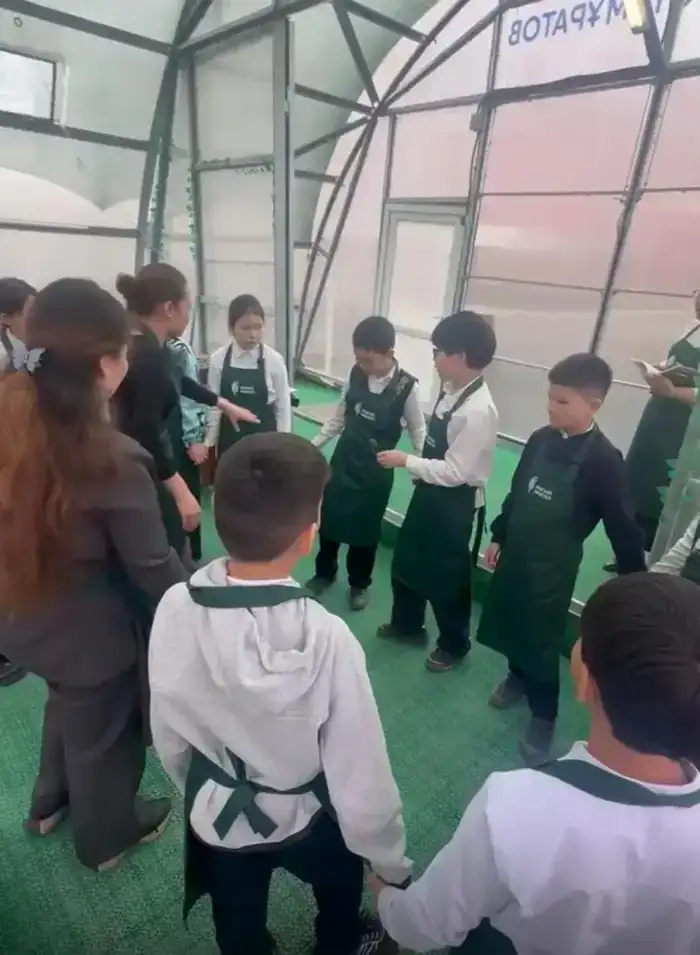 Новый формат экологического воспитания школьников в Астане: необычный классный час прошел в теплице (3)