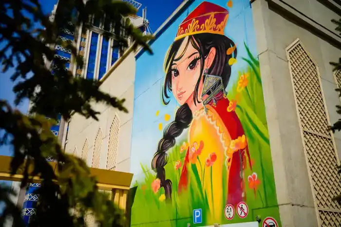 Новый мурал появился на фасаде одного из зданий в Астане (7)