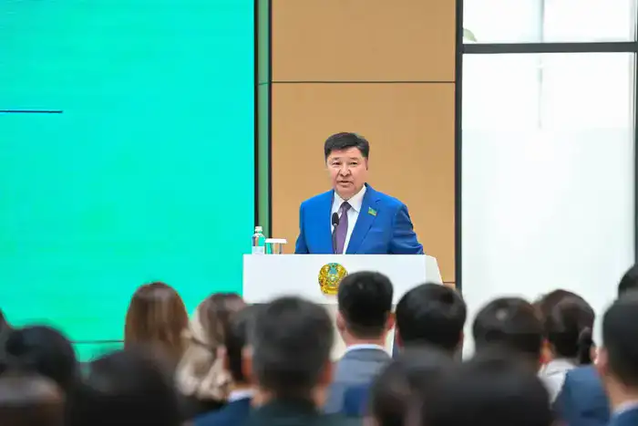 Проведена встреча с молодыми госслужащими (5)