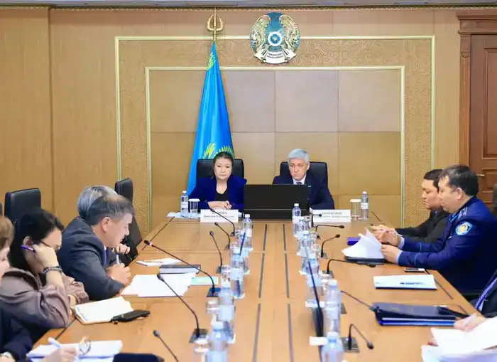 В акимате Карагандинской области обсудили проблему детских суицидов (7)