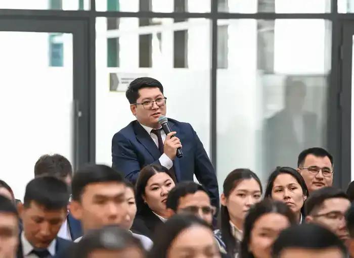 Проведена встреча с молодыми госслужащими (3)