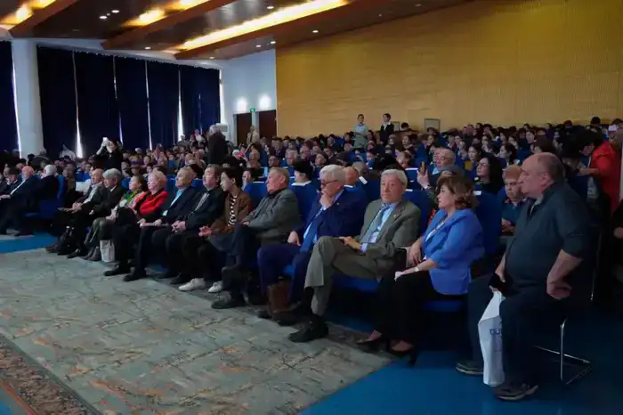 В честь 90-летия Олжаса Сулейменова в Алматы презентовали сборник произведений поэта (3)