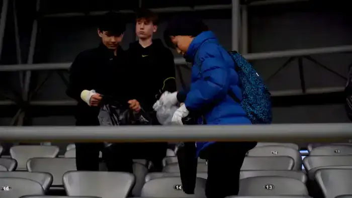 «Таза Қазақстан»: юные столичные футболисты провели экоакцию на матче сборных Казахстана и Коморских островов (3)