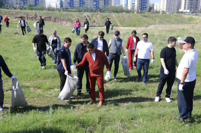 В КАРАТАУСКОМ РАЙОНЕ ПРОШЛА АКЦИЯ ЧИСТОТЫ В РАМКАХ ПРОГРАММЫ «ТАЗА КАЗАХСТАН» (5)