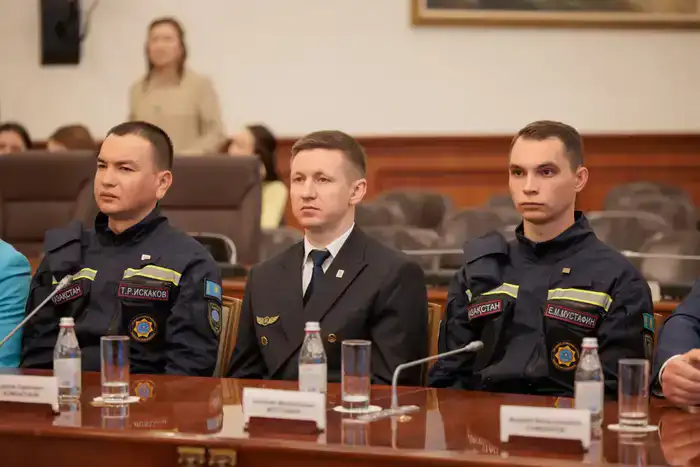 Сотрудники МЧС награждены государственными наградами (5)