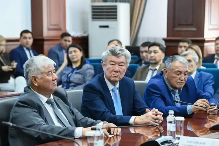 Глава региона поздравил ветеранов труда с юбилеями (3)