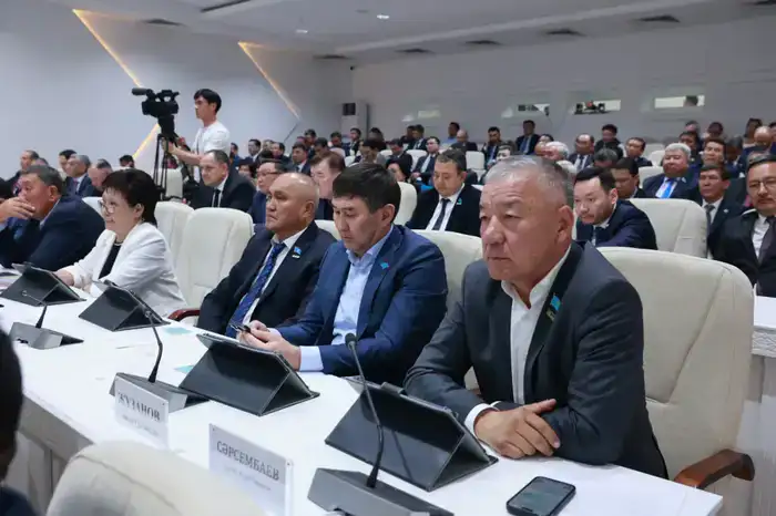 Ербол Карашукеев принял участие в очередной сессии областного маслихата (3)