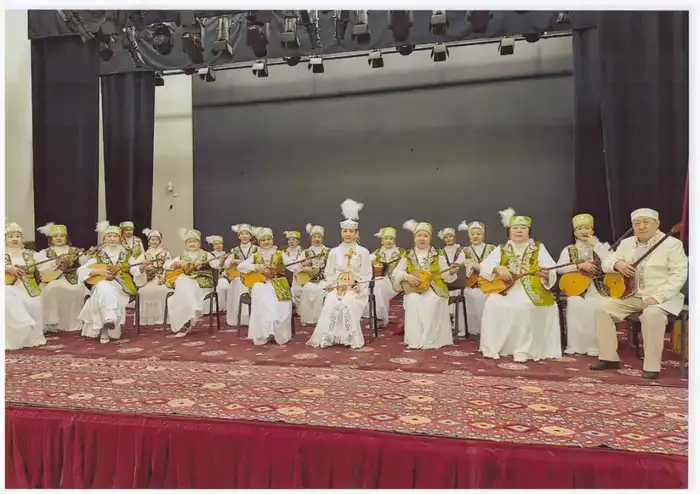 Ансамбль домбристов Асыл мұра победил на международном конкурсе в Кыргызстане