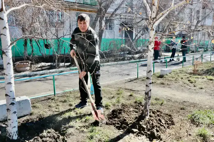 Рудный очищает свои улицы: город объединяется в битве с мусором