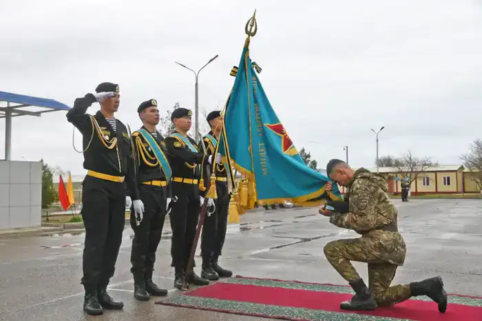 Свыше 600 морских пехотинцев завершили срочную службу в Актау, часть из них остается служить по контракту (8)