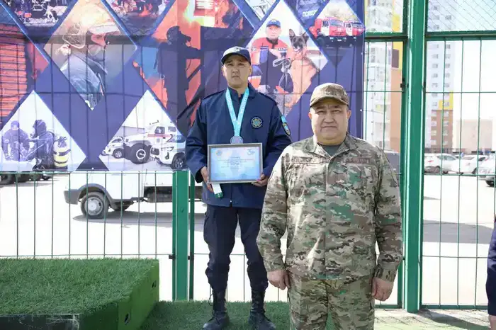 25 этажей за три минуты: в Карагандинской области соревновались пожарные (5)