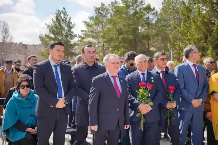 День науки: в Астане состоялась церемония возложения цветов в память о Каныше Имантаевиче Сатпаеве (9)