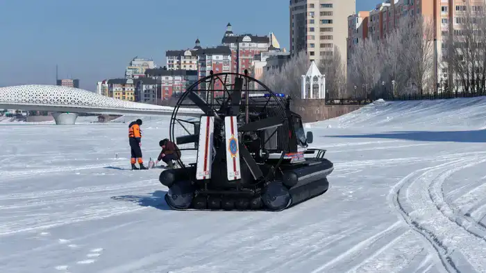 На льду спасено 40 человек (2)