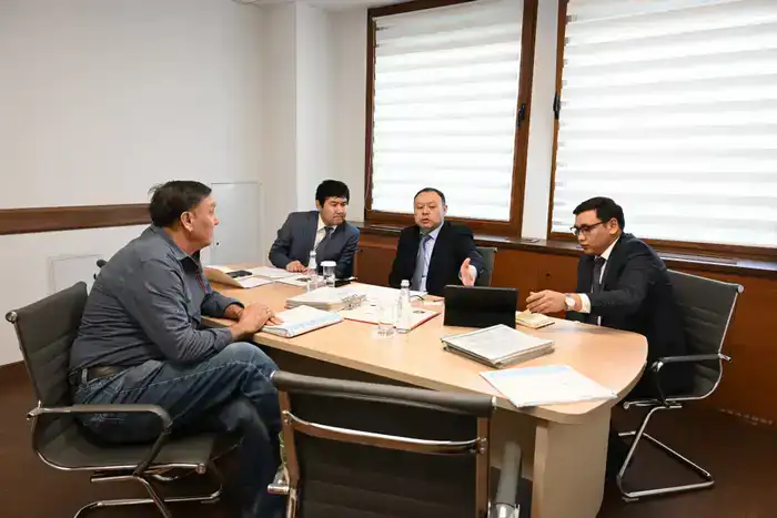 Заместитель акима города Алматы Абзал Нукенов рассмотрел актуальные вопросы горожан (4)