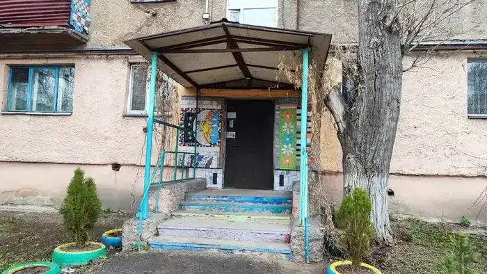 Дом, где живёт сказка: карагандинка украшает стены мозаикой (10)