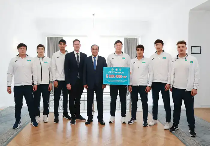 Ербол Карашукеев встретился с жамбылскими ватерполистами (9)