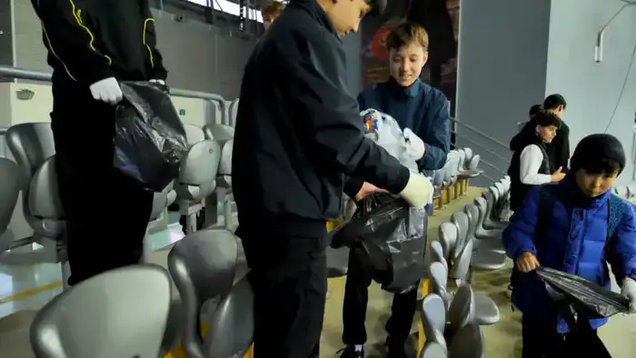 «Таза Қазақстан»: юные столичные футболисты провели экоакцию на матче сборных Казахстана и Коморских островов (6)