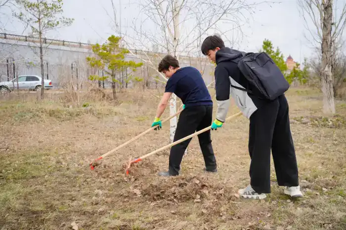 Астанчане поддержали экоинициативу: набережную Есиля очистили от мусора (5)