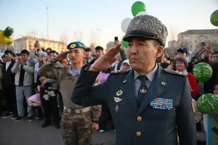 Исполнили долг перед Родиной: в Астане близкие торжественно встретили солдат (6)