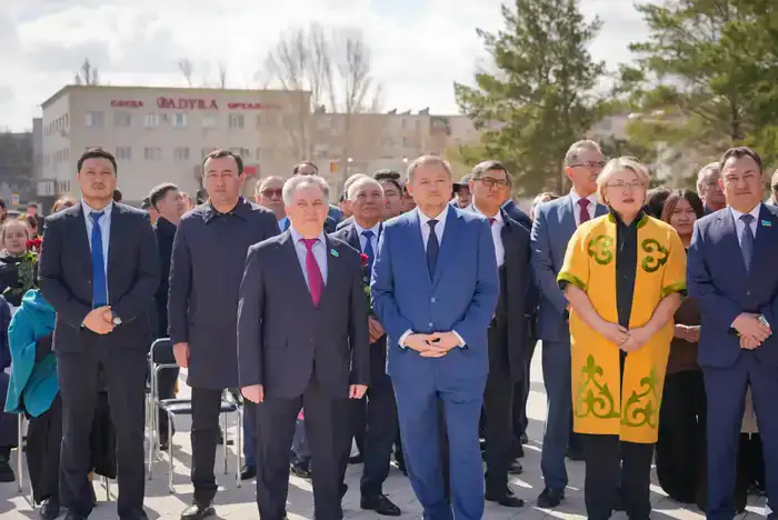 День науки: в Астане состоялась церемония возложения цветов в память о Каныше Имантаевиче Сатпаеве (2)