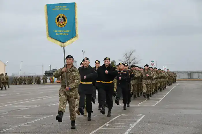 Свыше 600 морских пехотинцев завершили срочную службу в Актау, часть из них остается служить по контракту (4)