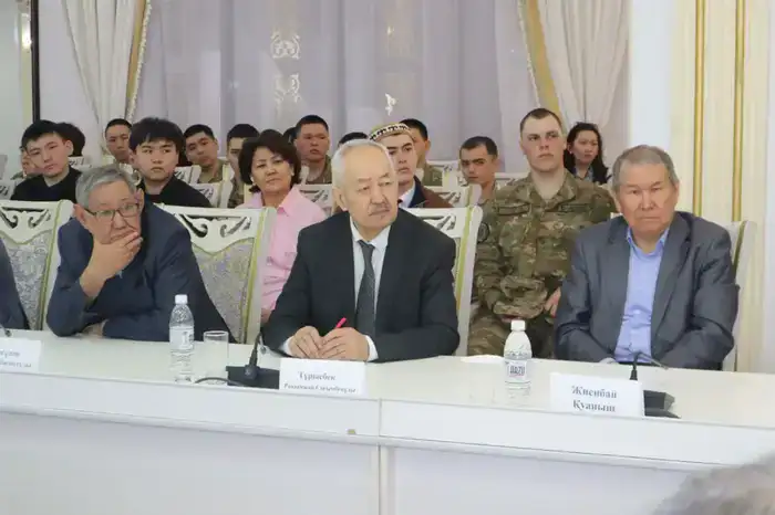 Литературно-музыкальный вечер в честь Шомишбая Сариева прошел в столице (2)