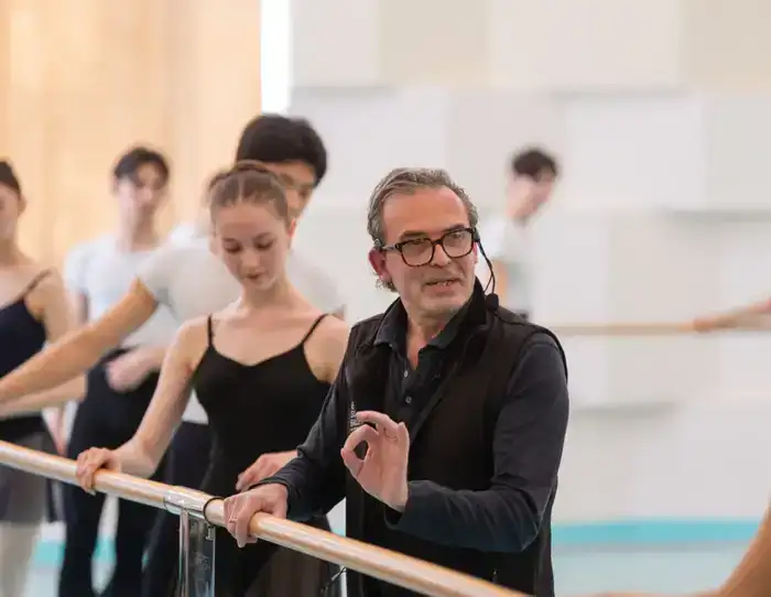 Открыв занавес: мастер-классы по датскому балету в Академии хореографии Шымкенте