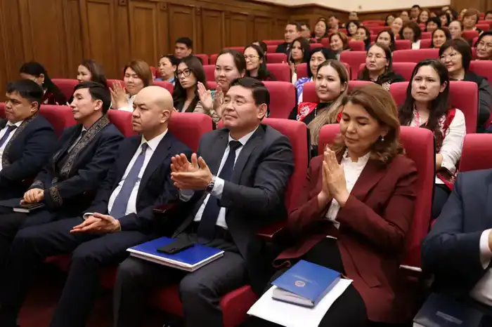 Обсуждение новой Конституции в Министерстве просвещения: влияние на систему образования и социальные ценности