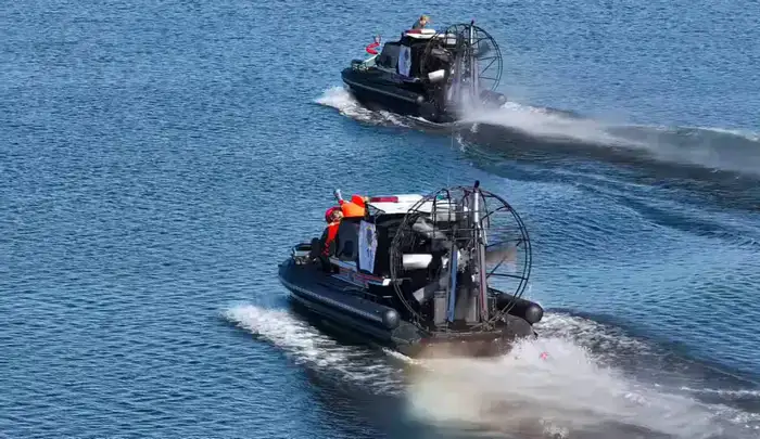 Спасатели МЧС проводят тренировки с аэролодками для борьбы с природными пожарами в Актюбинской области