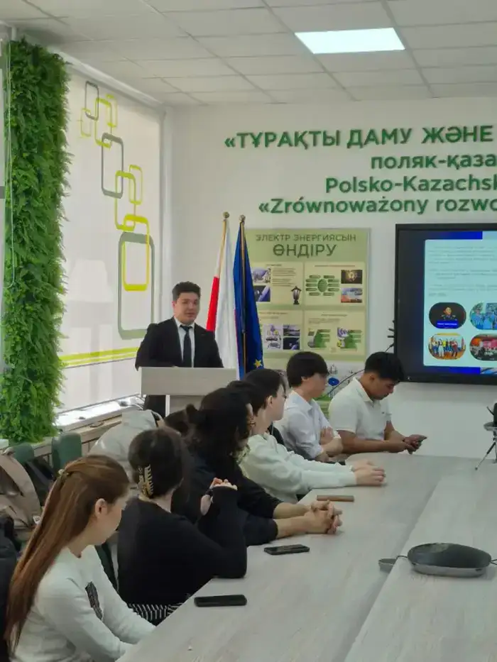 Студенты Esil University обсудили обновлённую Конституцию Казахстана и молодёжную политику