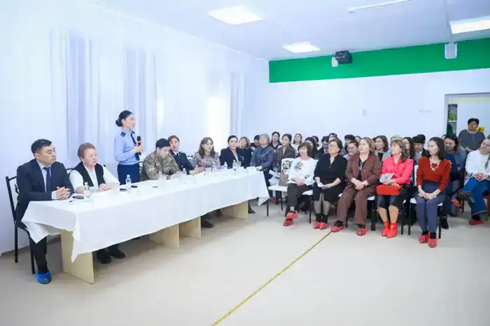 «Безопасная среда — уверенный ребенок»: в Астане прошло масштабное родительское собрание (2)