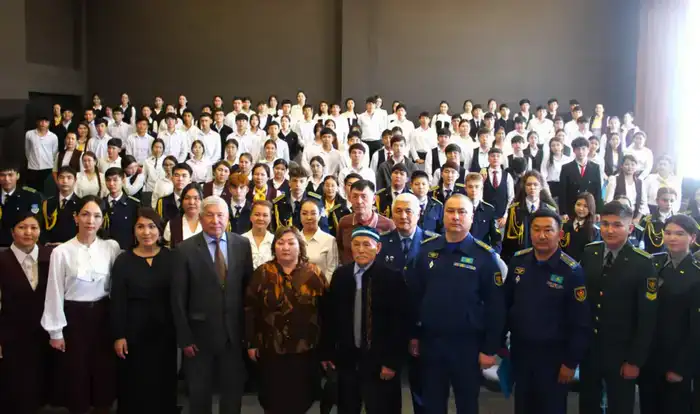 День космонавтики: в Актобе расширяют подготовку молодежи по авиационному и научному профилю (3)